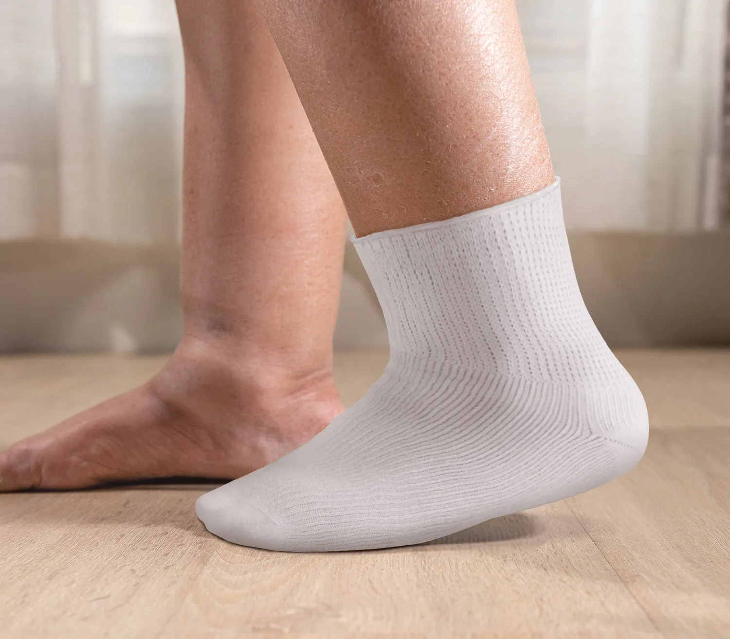 4 pairs Extra Wide Diabetic Cotton Socks, Quarter/Over-the-Ankle Medical Swollen Feet Socks (White, 10-16)