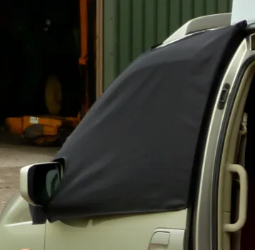 Nissan Elgrand E51 Screen Cover Eyes - Arthur