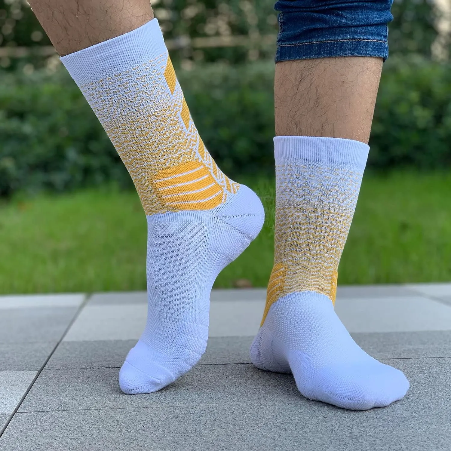 YQHMT Athletic Crew Socks Performance Thick Cushioned Sport Basketball Running Training Compression Socks for Men & Women