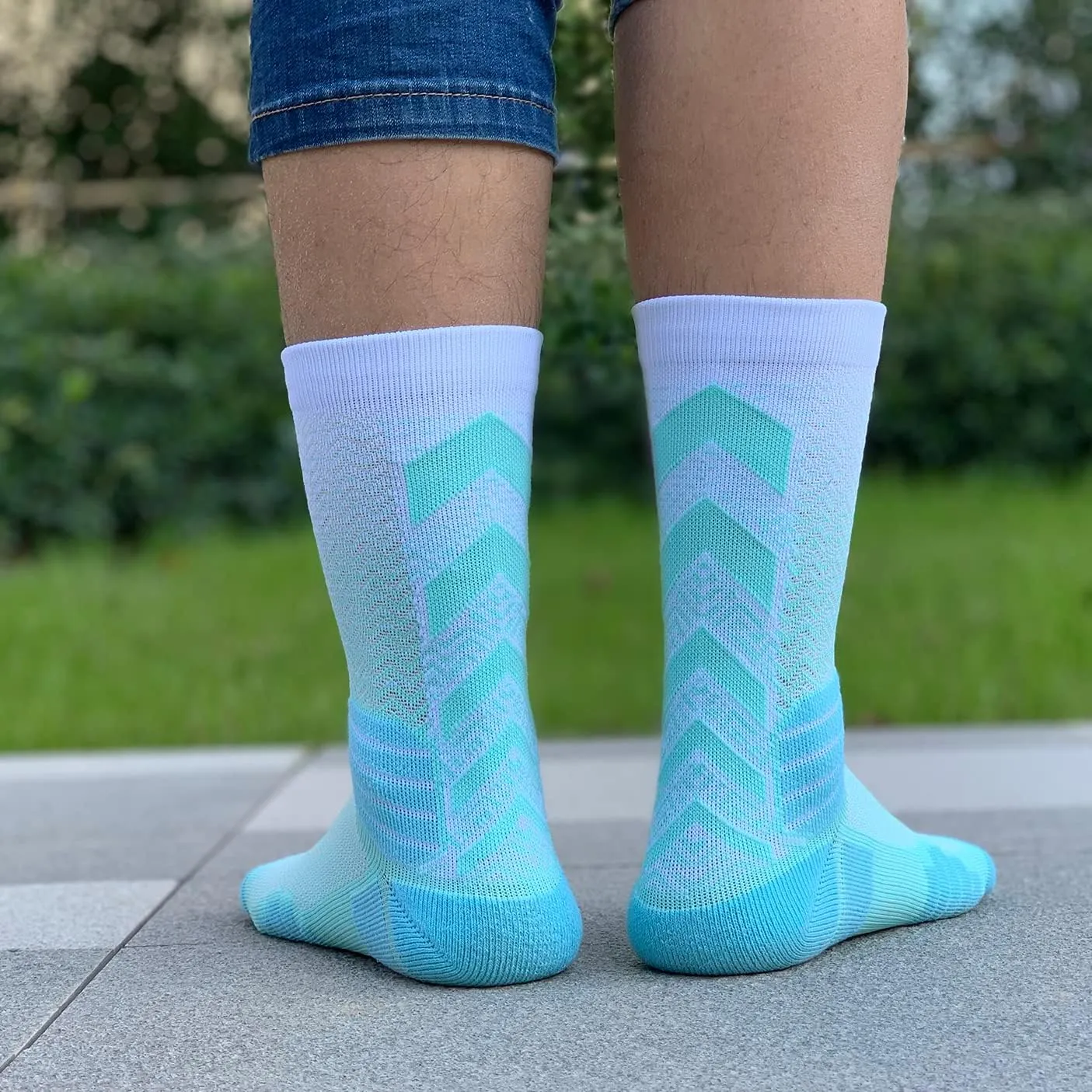 YQHMT Athletic Crew Socks Performance Thick Cushioned Sport Basketball Running Training Compression Socks for Men & Women